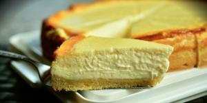 Galicia da una lección al resto de España: “La tarta de queso no se hace solo con queso crema, lleva 330 g de queso Arzúa y 500 ml de nata”