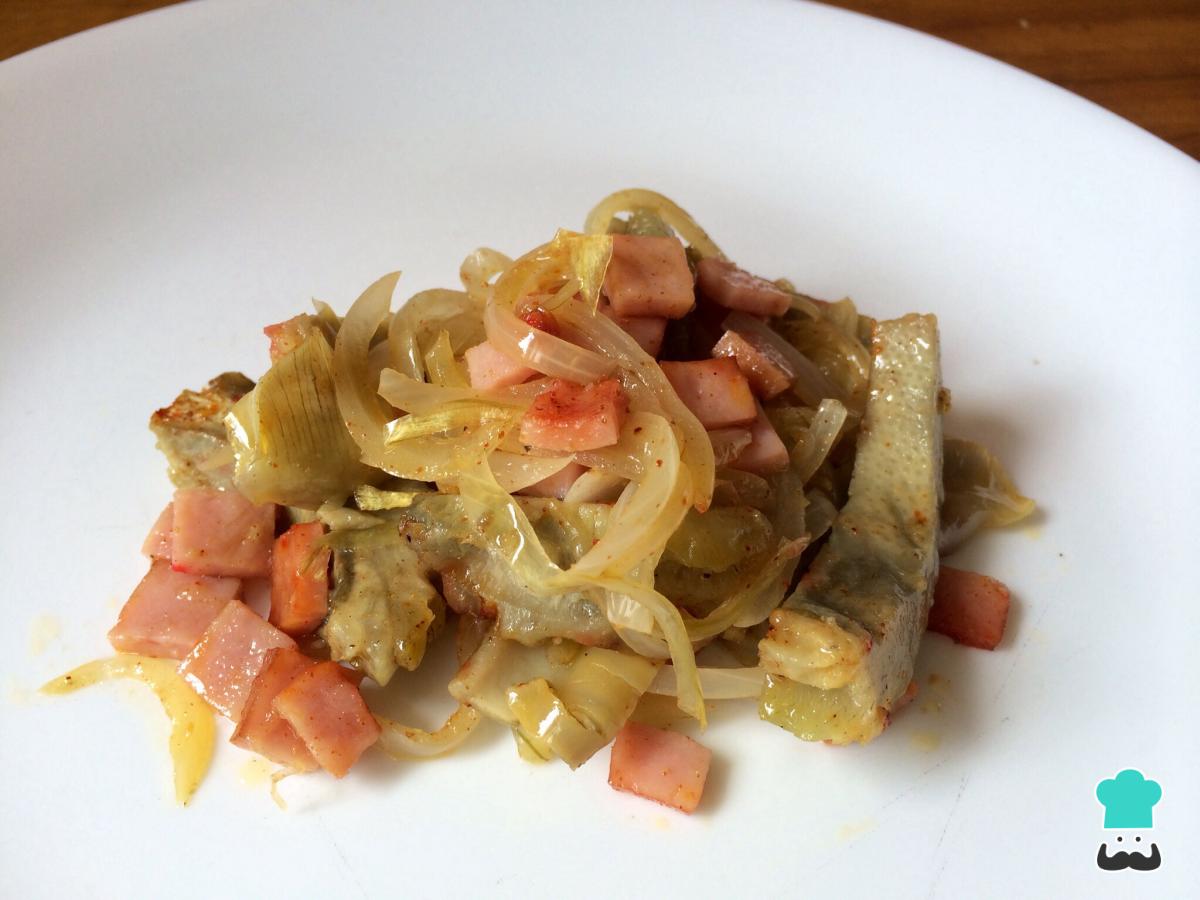 Receta de Alcachofas al horno con jamón y cebolla