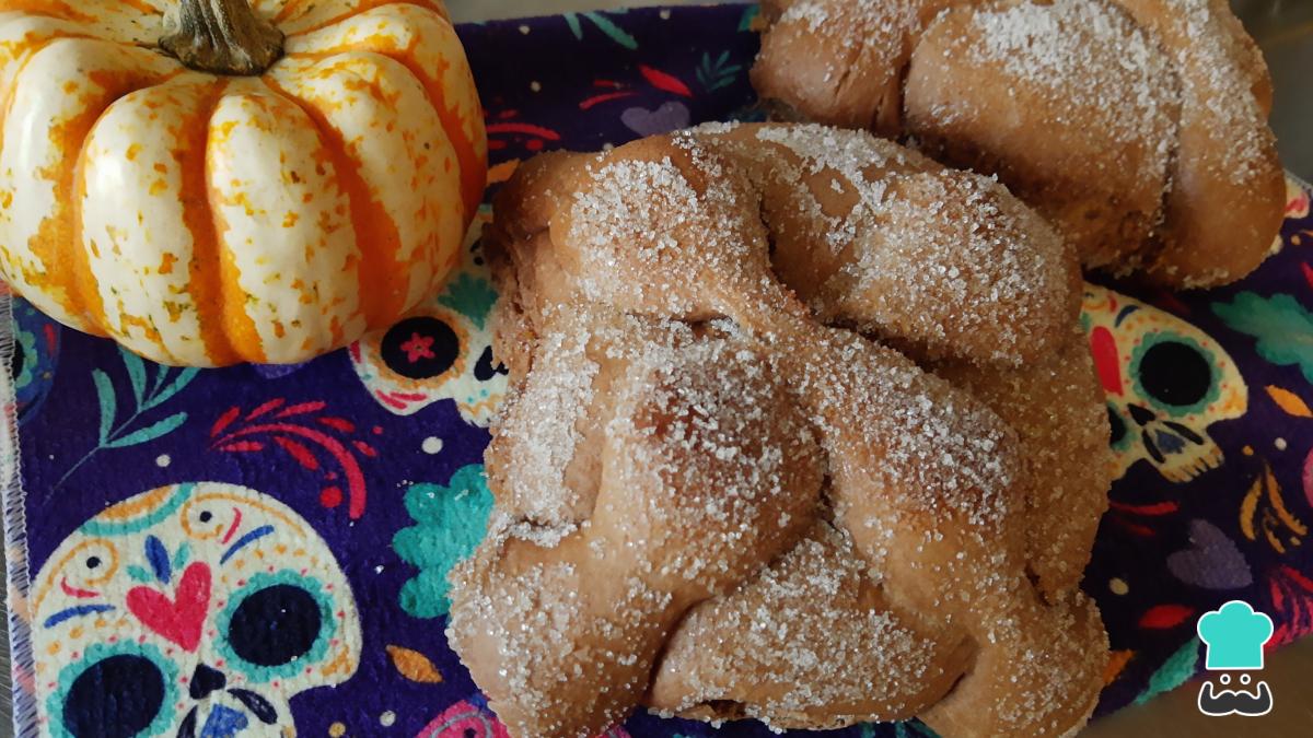 Receta de Pan de muerto relleno de chocolate