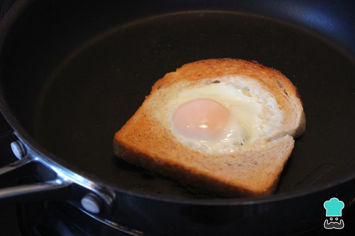 Receta de Sándwich con huevo en medio
