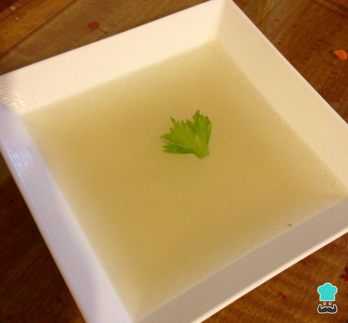 Receta de Caldo de pollo básico