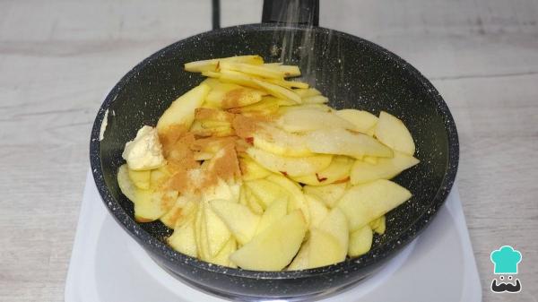 Receta de Tarta de manzana con masa filo: la versión más ligera y crujiente del clásico de siempre - Paso 3