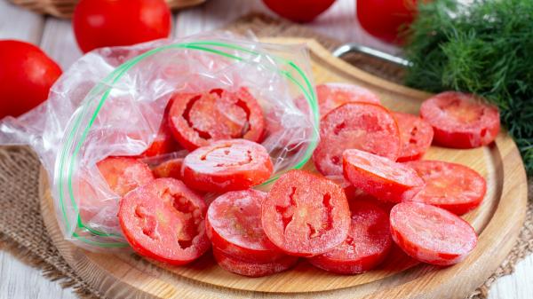 Jordi Cruz, chef: “El salmorejo más cremoso lleva 1 kilo de tomates, 150 g de pan y un sencillo truco antes de triturarlo” - El paso que Jordi Cruz no se salta para conseguir un salmorejo más cremoso