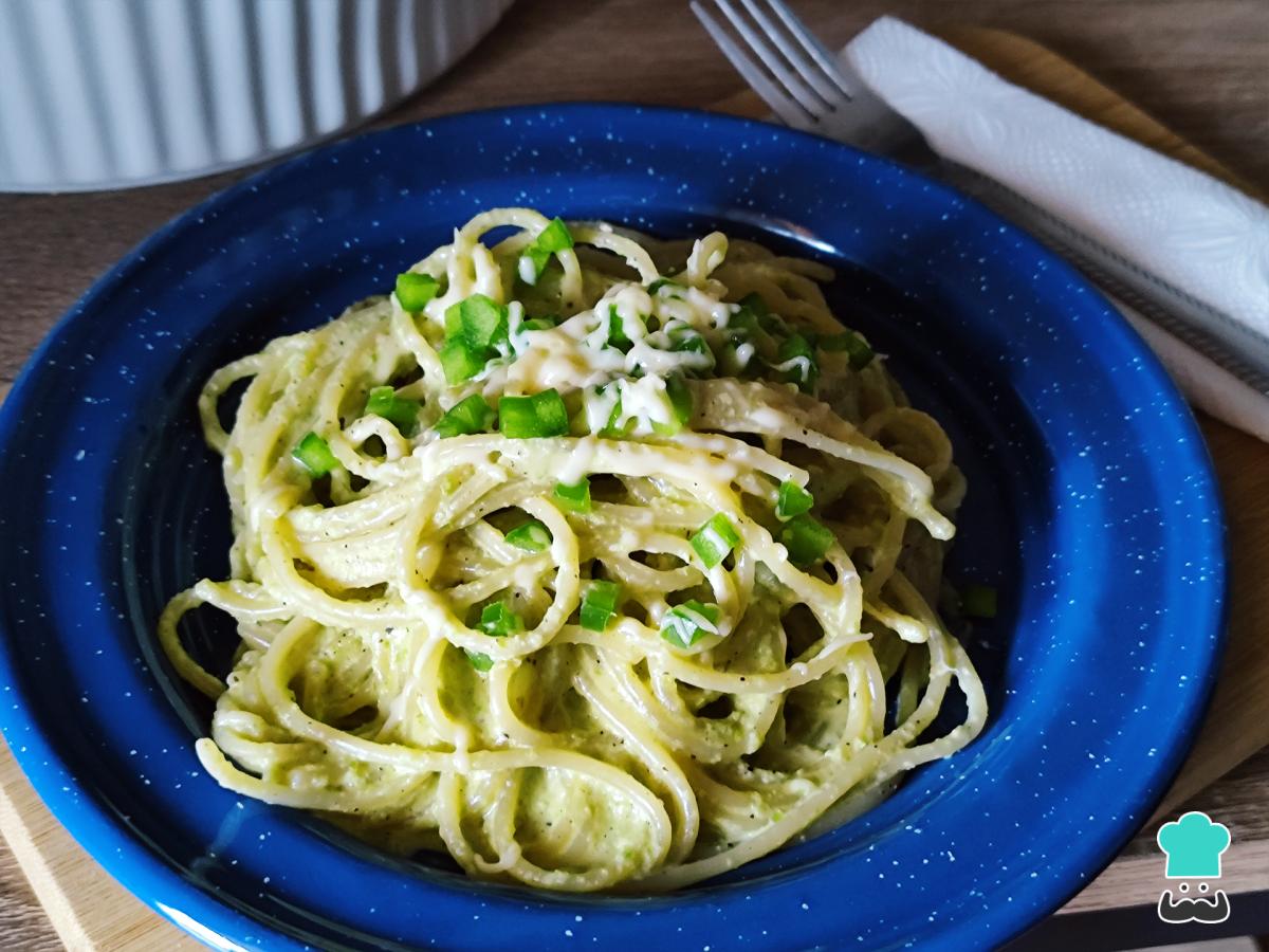 Receta de Espagueti verde con chile morrón