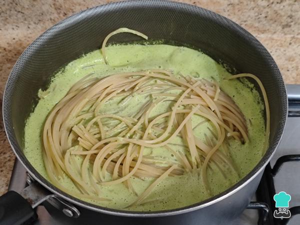 Receta de Espagueti verde con camarones - Paso 4
