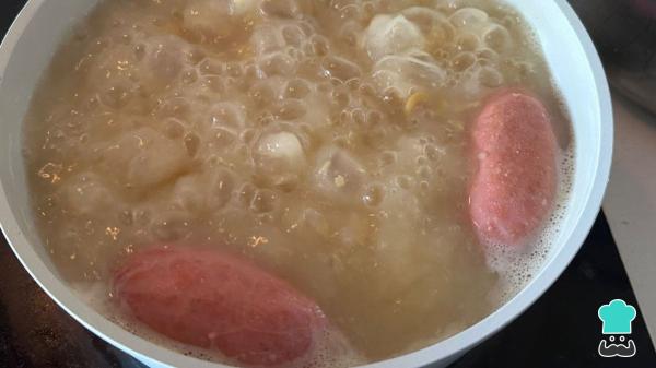 Receta de Potaje de garbanzos a la antigua: así se hacía antes y por eso sabe mejor - Paso 2