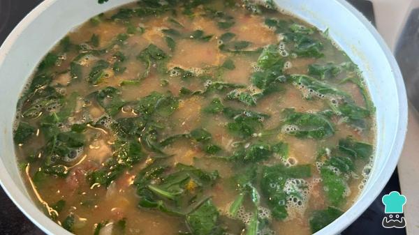 Receta de Potaje de garbanzos a la antigua: así se hacía antes y por eso sabe mejor - Paso 7