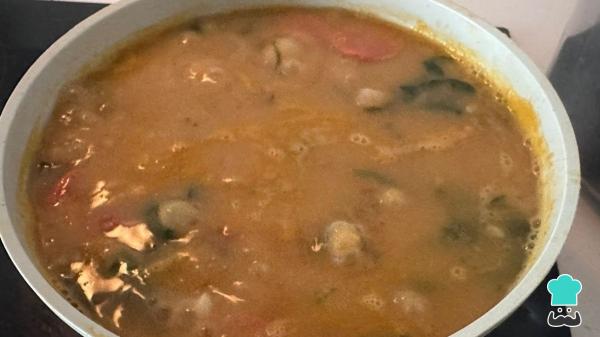 Receta de Potaje de garbanzos a la antigua: así se hacía antes y por eso sabe mejor - Paso 8