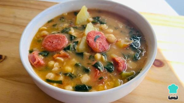 Receta de Potaje de garbanzos a la antigua: así se hacía antes y por eso sabe mejor - Paso 9