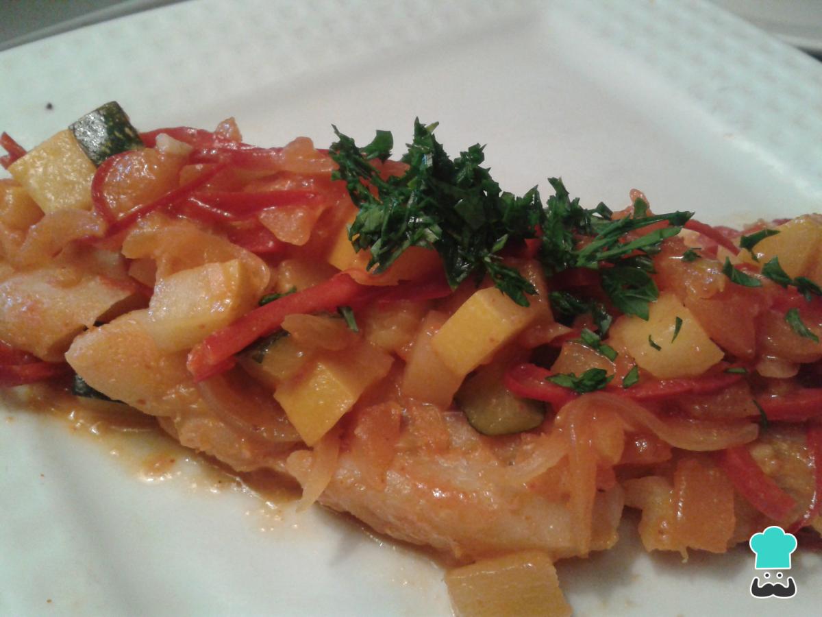 Receta de Merluza en salsa con verduras