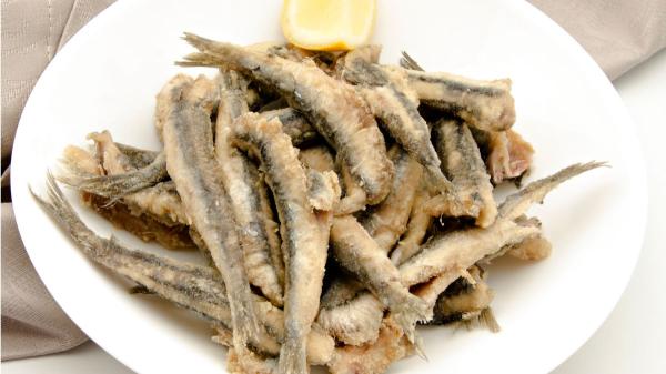 Dani García, chef: “Los boquerones fritos más crujientes se marinan 10 minutos con limón y se pasan húmedos por harina” - Así consigue Dani García unos boquerones fritos más crujientes