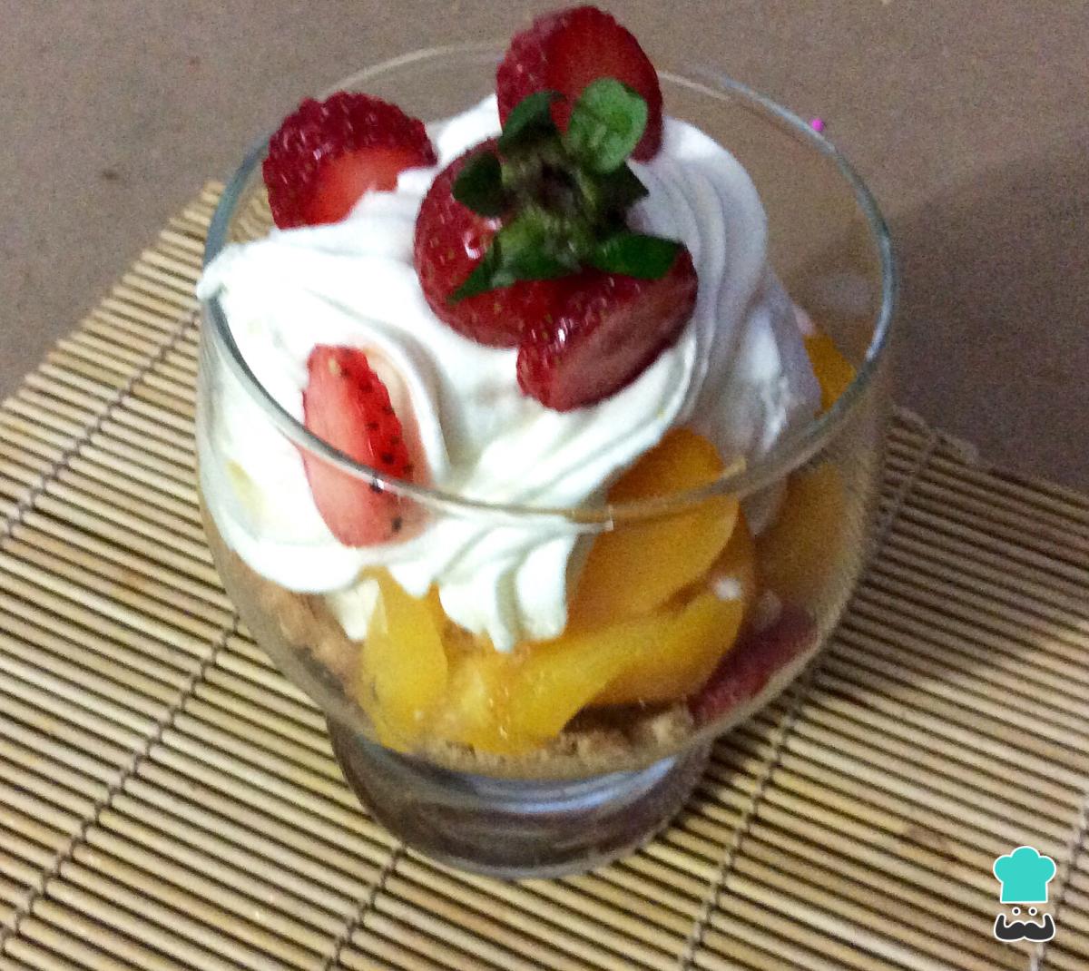 Receta de Copa helada con frutillas y durazno