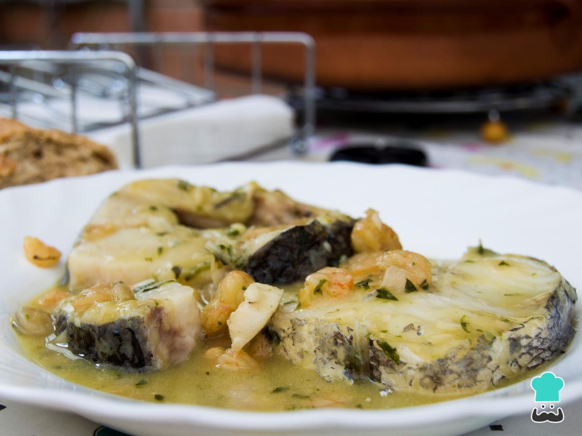 Receta de Merluza en salsa verde con gambas