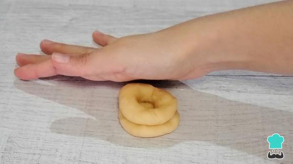 Receta de Rosquillas de limón de la abuela: el truco para que no se rompan al freírlas y queden esponjosas - Paso 6