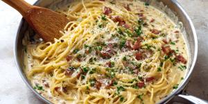 Los chefs italianos coinciden: “El error que arruina la pasta y por qué debe terminar de cocerse en la sartén con la salsa”