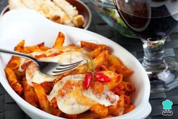 Receta de Pasta con queso derretido y tomates