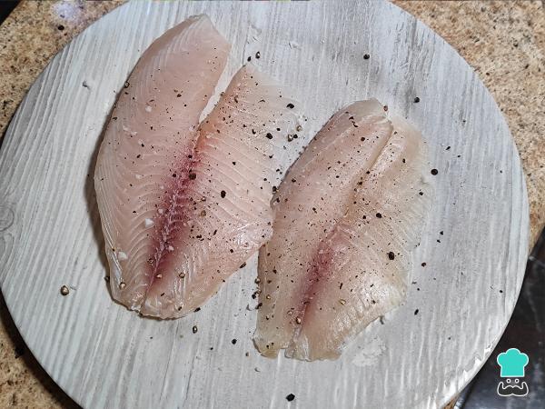 Receta de Pescado al mojo de ajo - Paso 1
