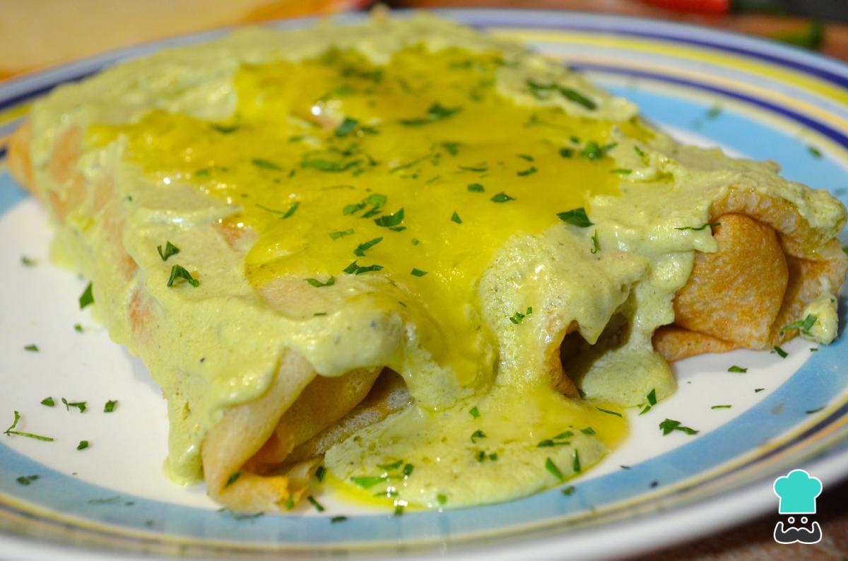 Receta de Crepas vegetarianas en salsa de chile poblano