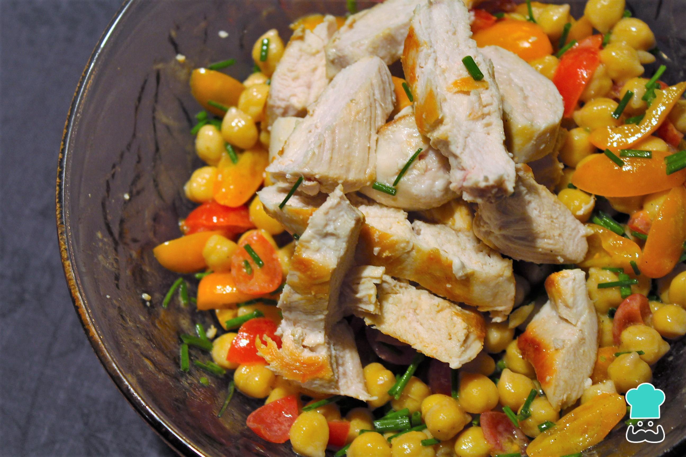 Ensalada De Garbanzos Y Pollo - Fácil