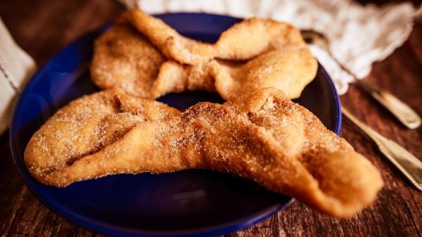 Más allá de las torrijas: 7 postres típicos de Semana Santa que endulzan la tradición - Pestiños: fritura con herencia andalusí