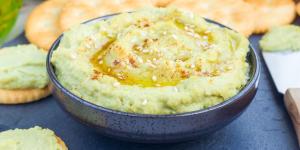 Receta del día: hummus de garbanzos con aguacate y sésamo listo en 5 minutos
