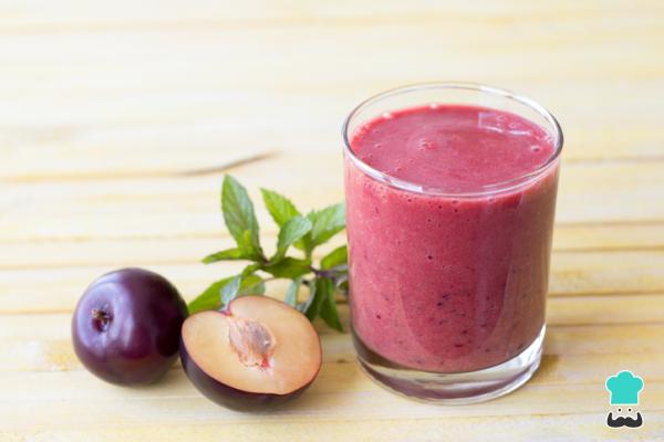 11 jugos laxantes para el estreñimiento - Jugo natural para ir al baño de ciruela