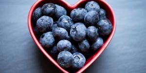 Comer arándanos todos los días es saludable excepto si los consumes de esta manera (y muchos lo hacen), según la ciencia