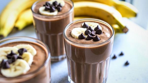 Ni café ni energéticas: las 5 bebidas naturales para rendir al máximo todo el día (sin bajones de energía) - Batidos naturales: energía con nutrientes reales