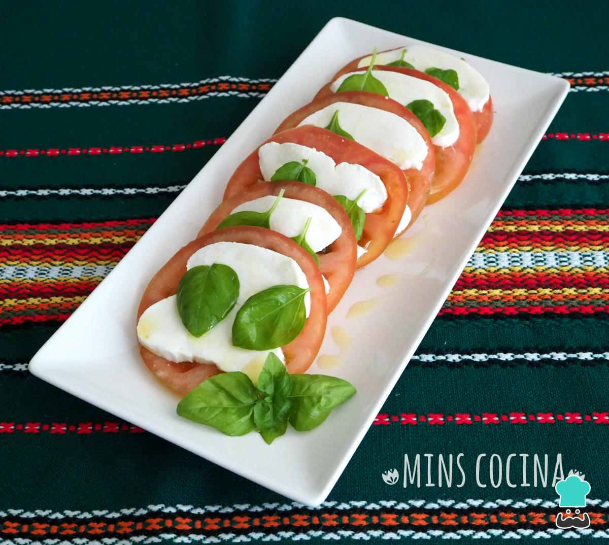 Receta de Ensalada caprese de tomate y mozzarella fresca