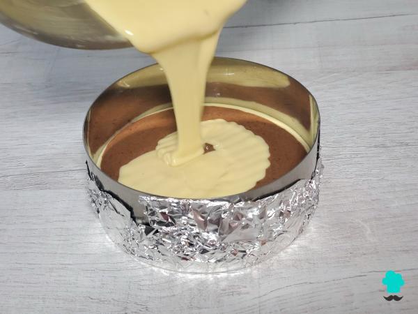 Receta de Bizcocho marmolado de yogur y chocolate: el postre fácil y esponjoso que parece sacado de una pastelería - Paso 7