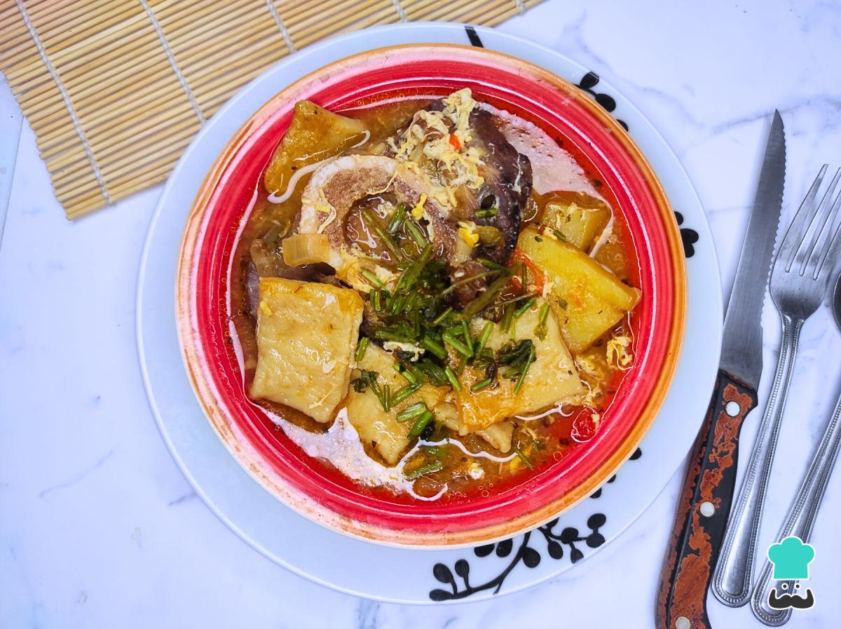 Receta de Pantrucas con huesos carnudos