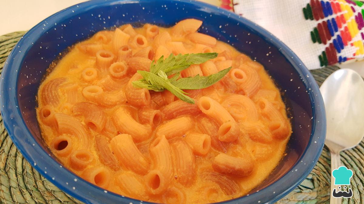 Receta de Sopa de coditos roja