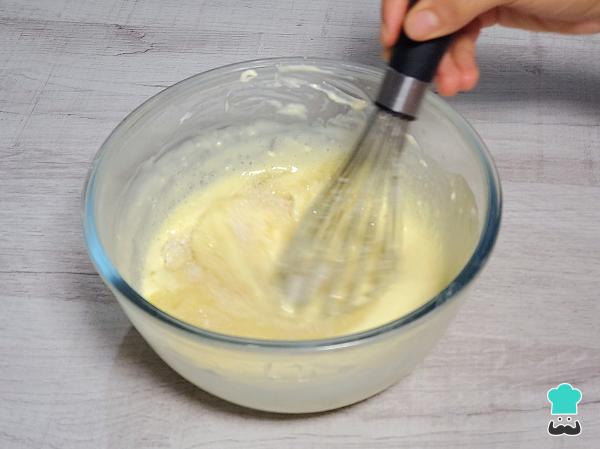 Receta de Tarta de yogur griego 4 ingredientes preparación 1 minuto - Paso 2