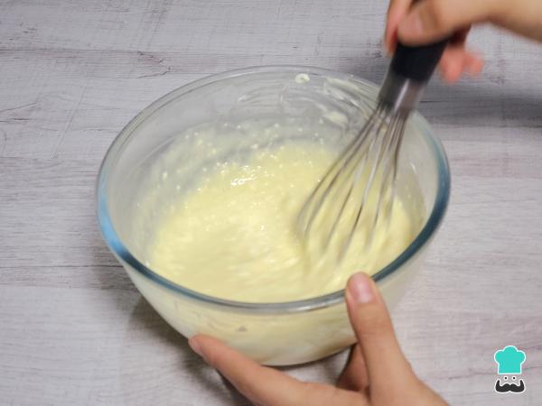 Receta de Tarta de yogur griego 4 ingredientes preparación 1 minuto - Paso 4