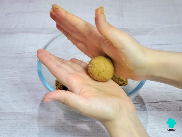 Receta de Panellets de boniato y piñones: cómo hacerlos en casa para que queden tiernos por dentro - Paso 4