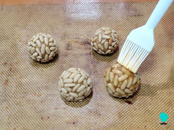 Receta de Panellets de boniato y piñones: cómo hacerlos en casa para que queden tiernos por dentro - Paso 7
