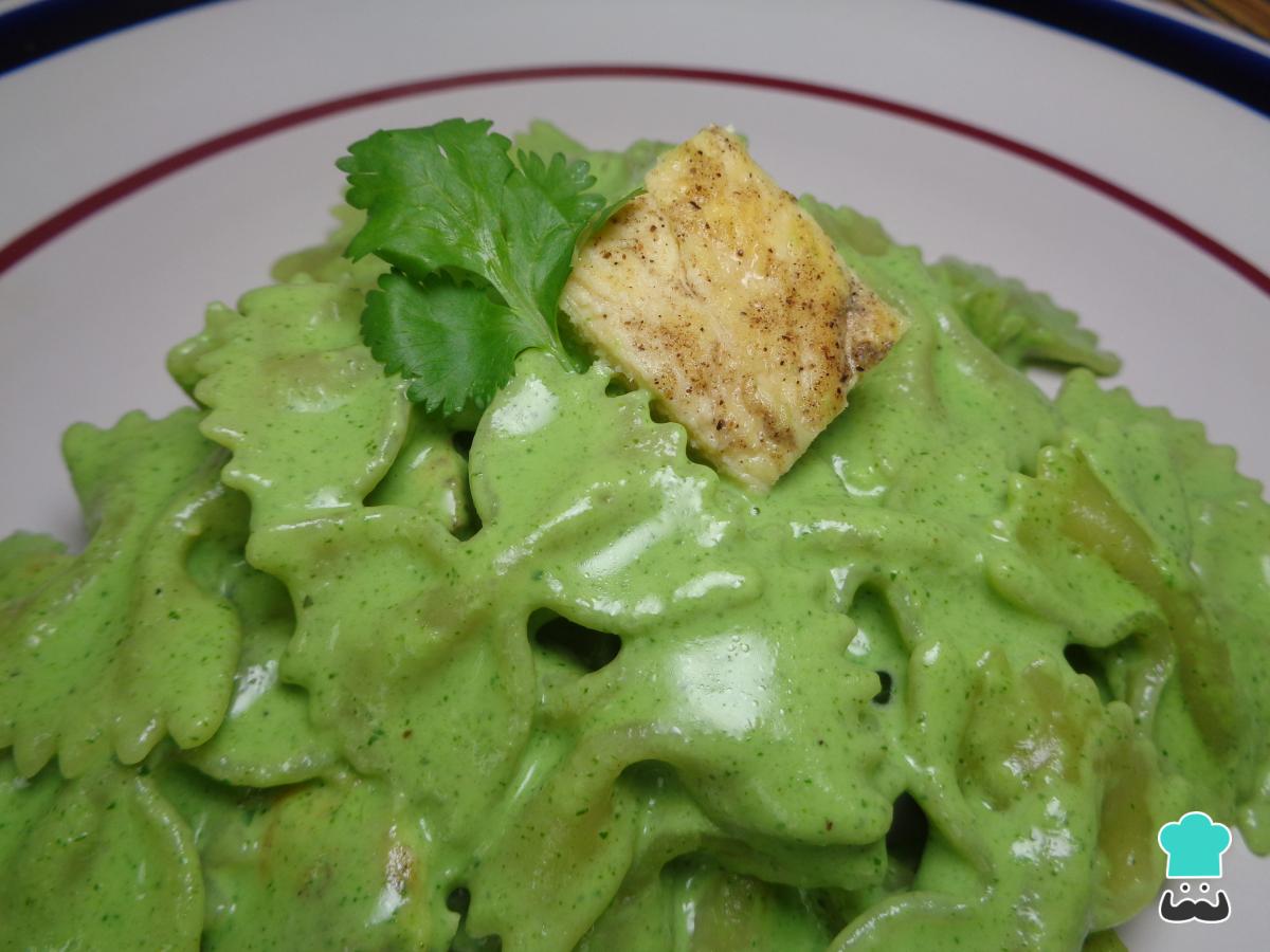 Receta de Pasta al cilantro con pollo