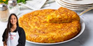El secreto de María Lo, cocinera, para que la tortilla de patatas quede realmente jugosa: "Hay que dejar reposar la patata en el huevo batido hasta que se rehidrate de nuevo"
