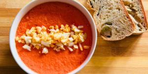 Receta de Salmorejo sin pan con huevo duro: la versión más ligera, cremosa y rica en proteínas
