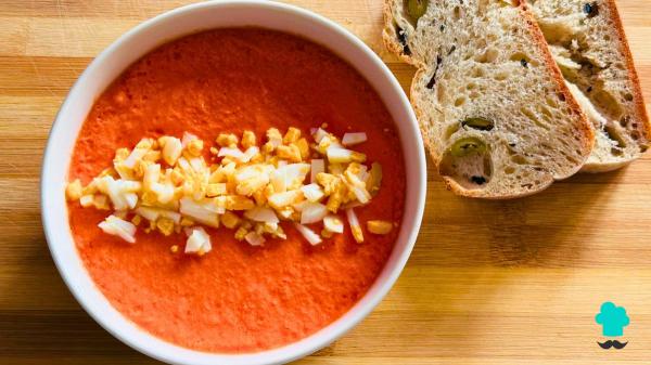Receta de Salmorejo sin pan con huevo duro: la versión más ligera, cremosa y rica en proteínas