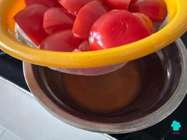 Receta de Salmorejo sin pan con huevo duro: la versión más ligera, cremosa y rica en proteínas - Paso 4