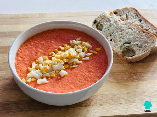 Receta de Salmorejo sin pan con huevo duro: la versión más ligera, cremosa y rica en proteínas - Paso 7