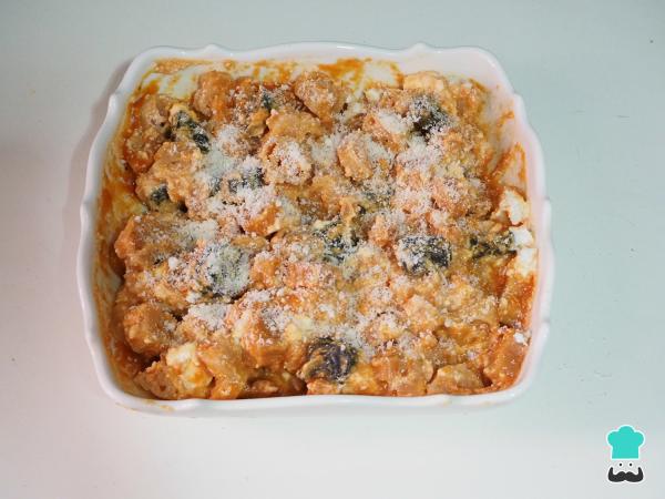 Receta de Pasta al horno con tomate y queso - Especial Halloween - Paso 3