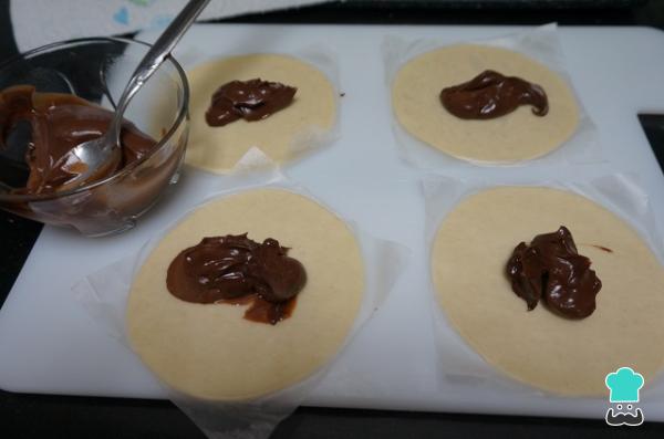 Receta de Empanadillas dulces rellenas de chocolate - Paso 3