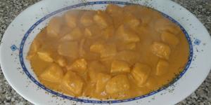 Pollo con nata y curry