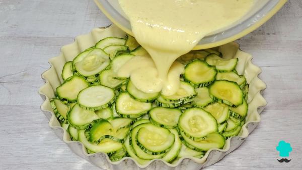 Receta de Pastel de calabacín al horno con queso gratinado: cremoso y con un toque crujiente irresistible - Paso 6