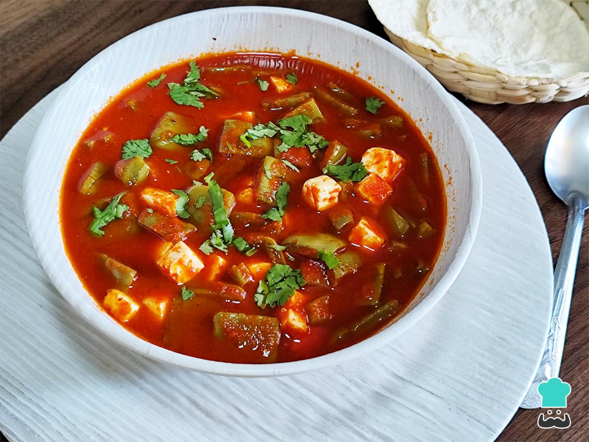 Receta de Nopales guisados en salsa roja