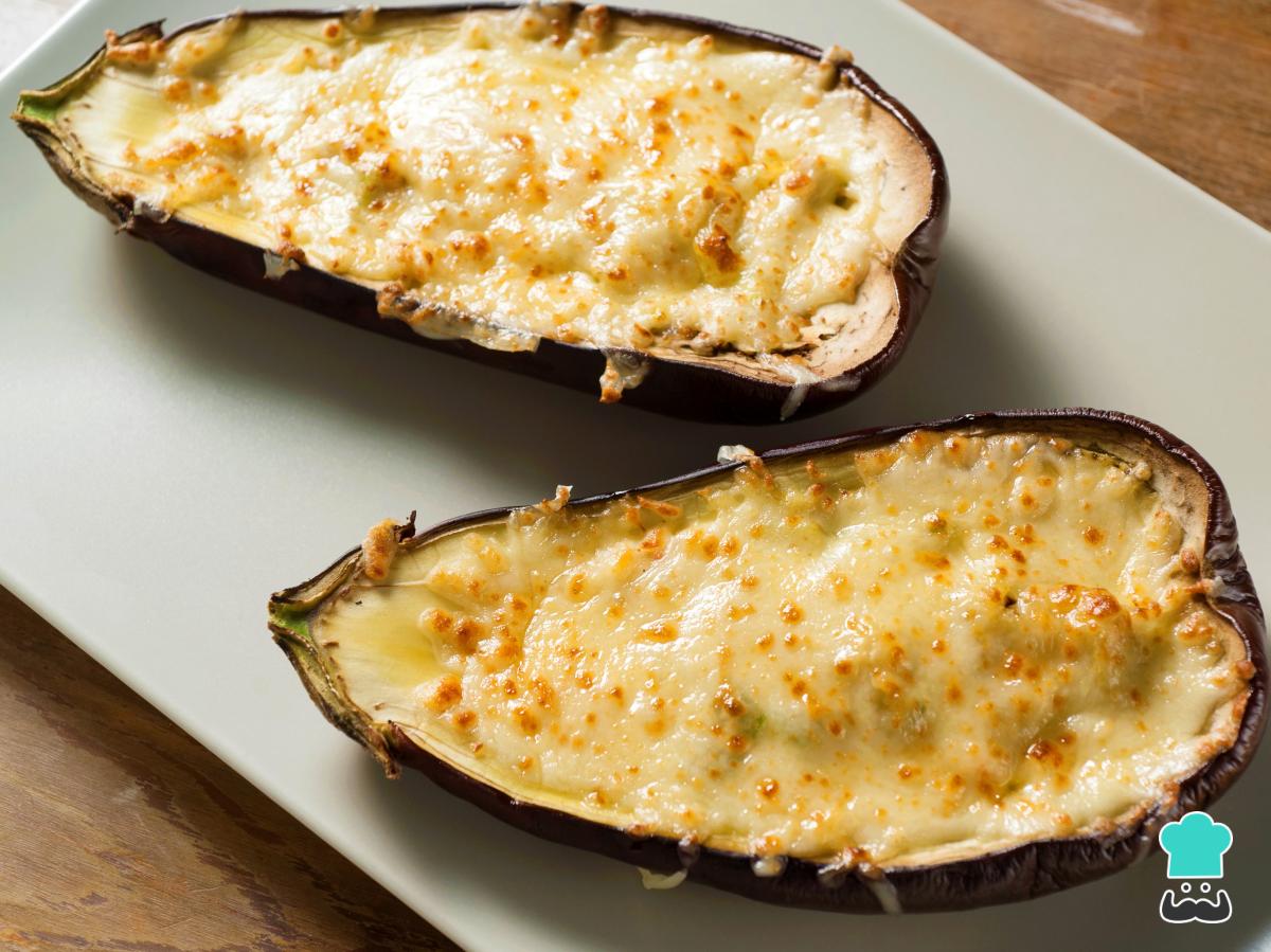 Receta de Berenjenas rellenas de carne picada y bechamel al horno