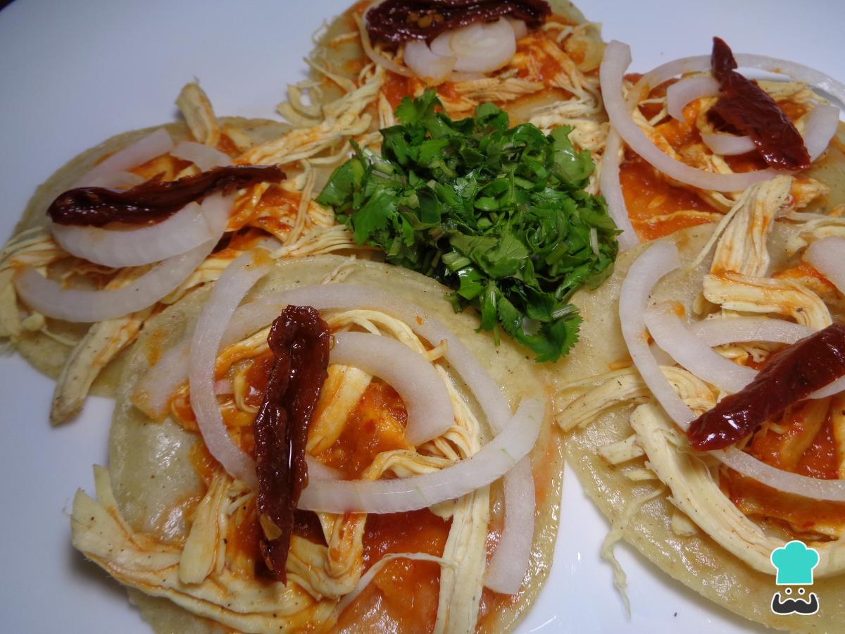 Receta de Chalupas de pollo estilo Guerrero
