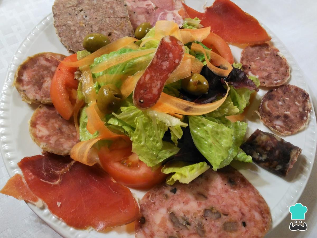 Receta de Ensalada catalana con embutidos